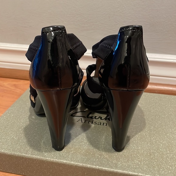 Michael Kors Black Strap Open toe heel sandals - Picture 5 of 5